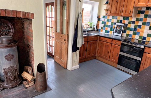 Swindon House | Victorian house in quiet street for 2 - 8. Garage, garden, great touring centre.