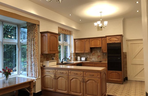 Godalming House | Victorian Mannor House with easy London access