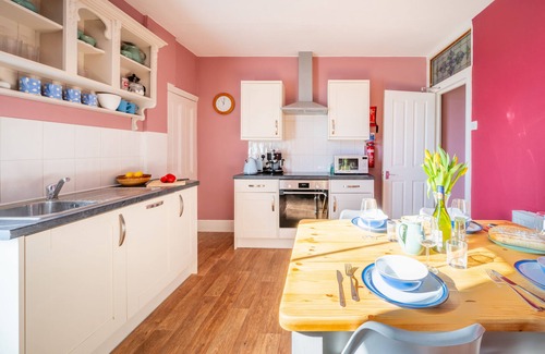 East Runton Cottage | Victorian terrace apartment situated in the heart of Cromer near the beach