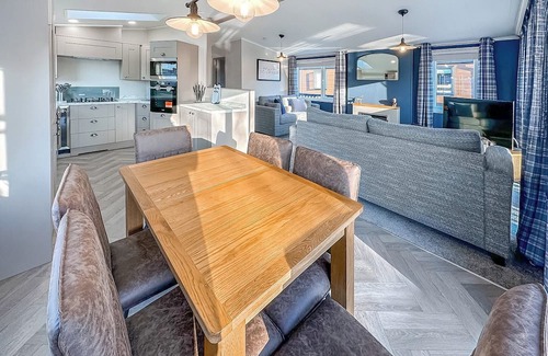 Holton Le Clay Ski Chalet | Victory ParkView VIP