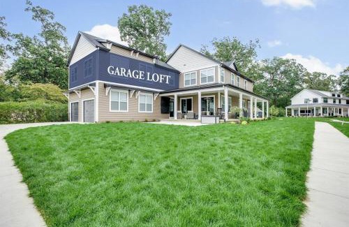 Wooded Estates House | Victory Views Estate: Luxury Guest Loft