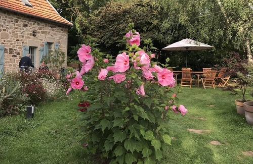 Villeneuve d'Aveyron House | Vieille Ferme Rénovée Avec Piscine Dans un Jardin Arboré de 9 500 m²