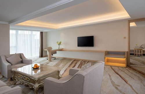 Hepingcun Hotel | Vienna International Hotel South Gate of Shenzhen International Convention and Exhibition Center