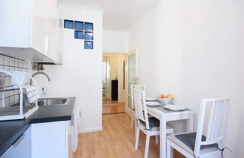 Wieden Apartment | Vienna Opera Apartment, 5 min. Walk to the center, 4 guests, quiet and bright