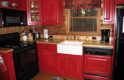 Huddleston Cabin | VIEW FIREPIT, hot tub, dock, Mountain waterfront, pool table, WiFi, dogs welcome