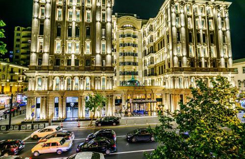 Sabayil Apartment | View Formula 1 street