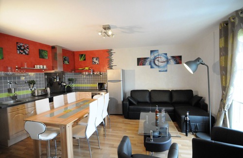 Amboise Apartment | View of the Loire and château, charming air-conditioned apartment, 65m2, sleeps 6/8