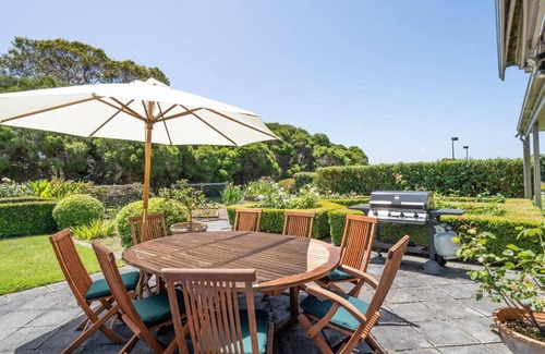 Shoreham House | Viewbank Homestead - A Sprawling Garden Estate