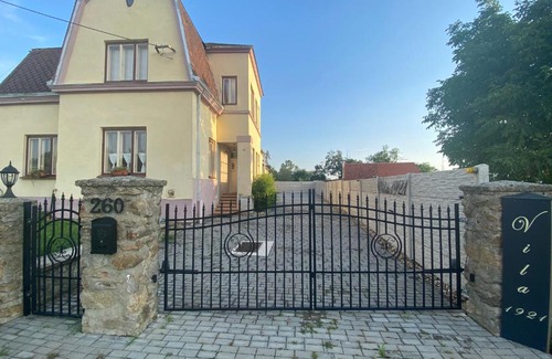 Jevisovice House | Vila 1921
