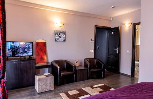 Prajila House | Vila Ana