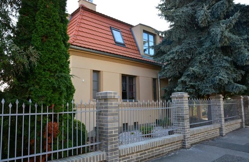 Prague 9 Apartment | Vila Krocinka