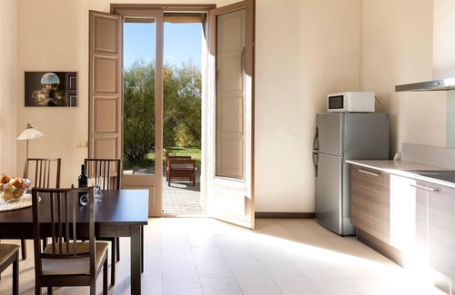 La Torre de Claramunt Apartment | Vilaseca apartment with private terrace