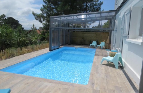 Anglet House | villa 12 pers climatisée, piscine chauffée couverte ou non,2km mer, golf, jardin