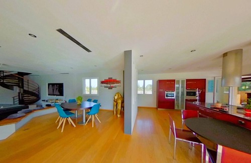 Agnac Villa | VILLA 12 persons/swimming pool/indoor and outdoor jacuzzi/Mediterranean garden.