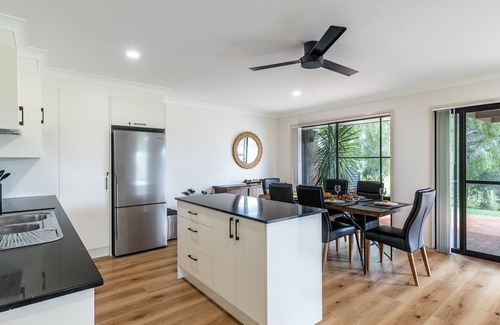 Salamander Bay Villa | Villa 121 Horizons , 37 Horizons Drive - fantastic villa on the golf course