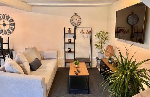 Ruelle-sur-Touvre Villa | Villa 2 chambres Netflix - Wifi - Parking - Terasse