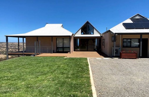 Hindmarsh Valley Villa | Villa ∙ 3 bedrooms ∙ 8 guests
