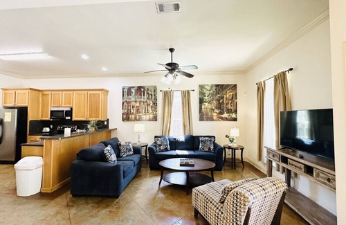 Pine Grove Apartment | Villa 3, spacious townhouse in Tickfaw, LA