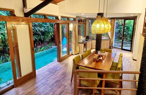 Oro Oro Ombo Villa | Villa 4-BR Klub Bunga No. 8 Batu Malang
