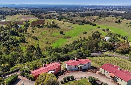 Mount View Villa | Villa 5 @ Bimbadeen Estate - Spa studio for 2 - Enjoy the best views in the valley