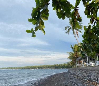Bondalem Cabin | Villa 5 mins to the Beach at Bondalem Tejakula with 2 Bed Room