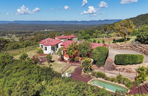 Mount View Villa | Villa 6 @ Bimbadeen Estate - Spa studio for 2 - Amazing views at every turn