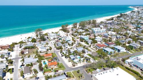 Holmes Beach Villa | Villa #7 AMI Lime Fish