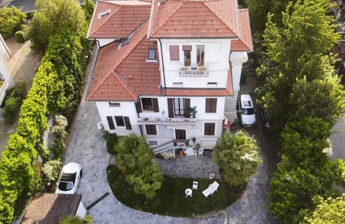 Aggregazione Rionale 4 Bed & Breakfast | VILLA ADRIANA Varese - camere e appartamenti