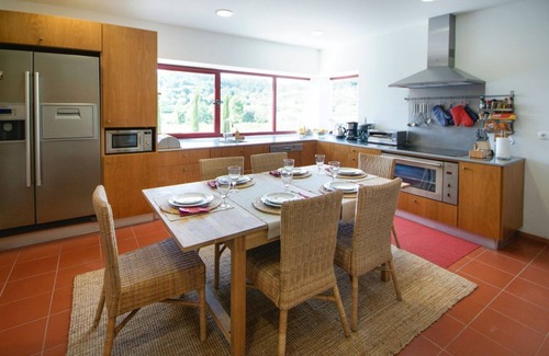 Fornelos Villa | Villa Alexa - Six Bedroom Villa, Sleeps 12