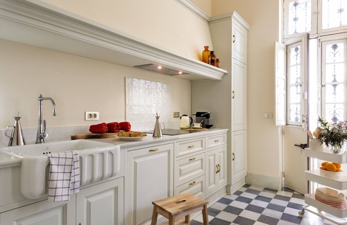 Sur Ski Chalet | Villa Alfonso, Luxurious restored palace house next to Plaza de España.
