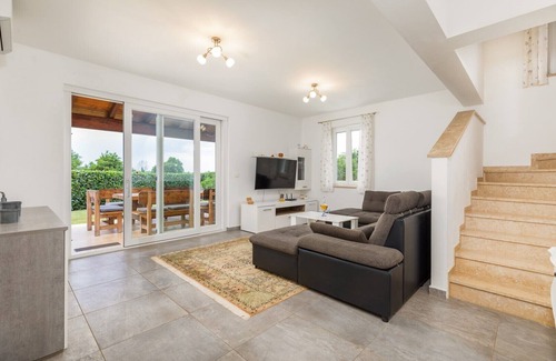 Susnjici Villa | Villa Amalija, a holiday home with a heated pool