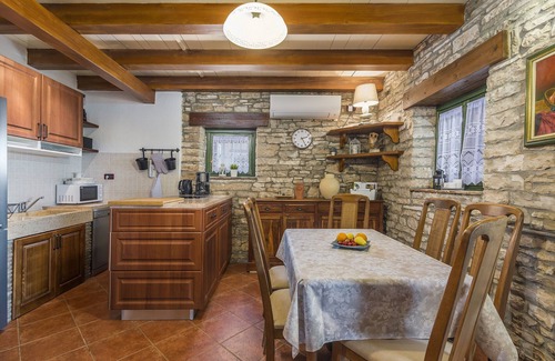 Kanfanar Villa | Villa Ana Rita for 6 people - beautiful rustical villa with heated pool & jacuzzi in Central Istria