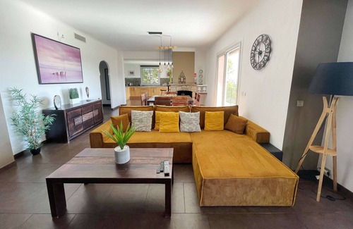 La Gaude House | Villa Angel - Panoramic view with magnificent swimming pool and pool house