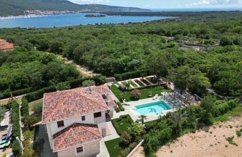 Kornic Villa | Villa Anna - 4 bedrooms, 4 bathrooms, heated pool, jacuzzi