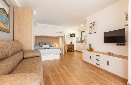 Llinars del Valles Villa | Villa "Armonia Completa" with Mountain View, Private Pool & Wi-Fi