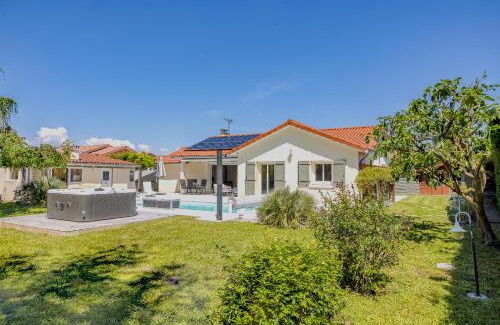 Amberieux-en-Dombes Villa | Villa avec Piscine, Jacuzzi et Sauna Privé dans les Dombes
