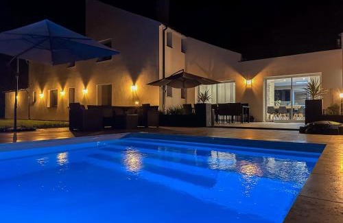 Nogent-le-Phaye Villa | Villa avec piscine, Cinéma, terrain privé