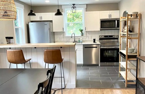 Steubenville House | Villa Avila - Bright & Cozy 3 BR near Franciscan