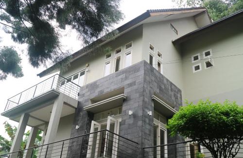 Ciburial House | Villa Babeh