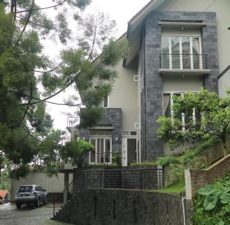 Ciburial House | Villa Babeh