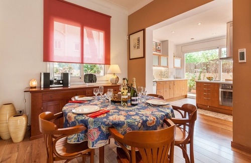 Castelldefels Villa | Villa 'Bella Estança' with Private Pool, Wi-Fi and Air Conditioning