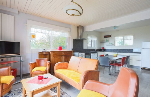 Perros-Guirec Villa | Villa 'Bellevue Rue De La Petite Corniche' with Sea View, Private Terrace and Wi-Fi