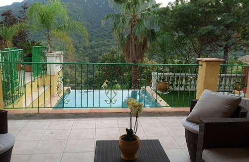 St. Jean de l’Esterel Villa | Villa between sea and mountains with infinity pool