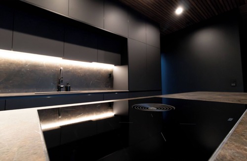 Sibbo Villa | Villa BlackwoodnCOZY DESIGN BY THE CLIFFn30min Helsinki, Pet- friendly, Jacuzzi!