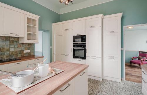 Saint-Briac-sur-Mer Villa | Villa Blanc Castel by Interhome