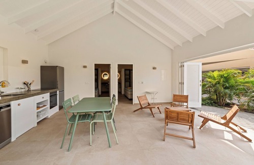 Koralengebied Villa | Villa Blenchi - Elegant Tropical Villa with Terrace in Otrobanda