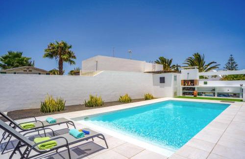 Costa Teguise Villa | Villa Bolboreta by Villa Plus