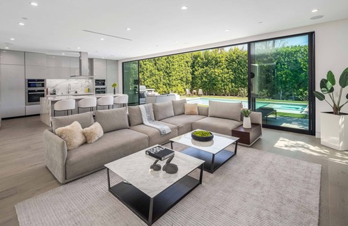 Beverly Grove Villa | Villa Bond by LuxJB🥇Design Award-Winner 🏆 Heated Pool & Jacuzzi 🏆Rooftop-Deck