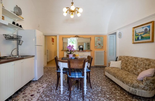 Cozzana Apartment | Villa Boschetti - Apt Bouganville