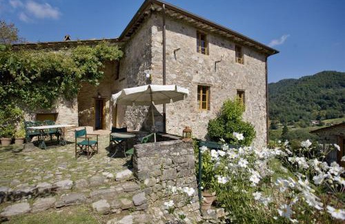 Pescaglia Villa | Villa Bottino by Salogi Villas